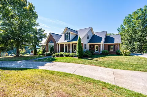 120 Harbor Town Dr, Taylorsville, NC 28681