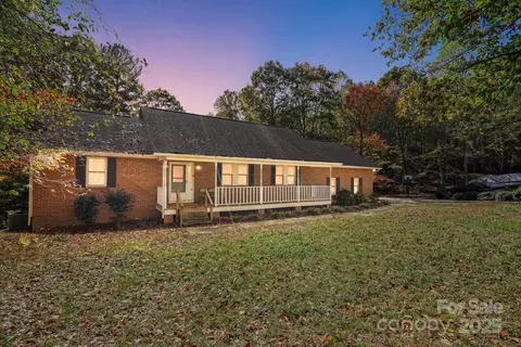 2455 Old Pond Dr, Lincolnton, NC 28092