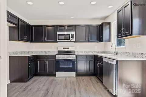 323 Connor St, Lancaster, SC 29720 photo 3