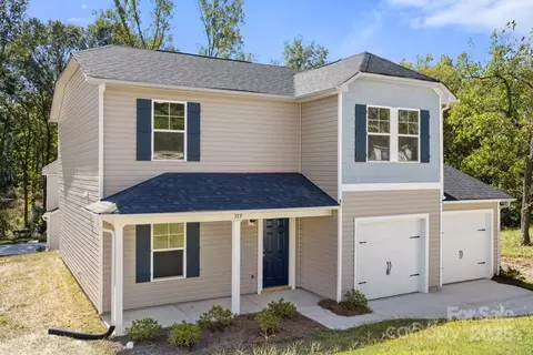 319 Connor St, Lancaster, SC 29720 photo 2