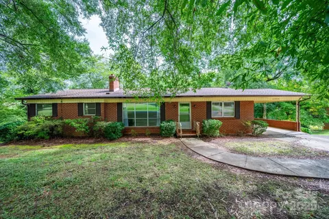 4955 Midway Sand Rd, Hickory, NC 28601