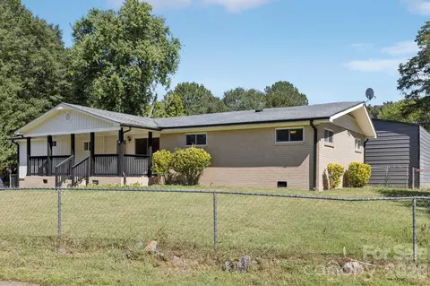 1024 Old Mountain View Rd, Mount Holly, NC 28120