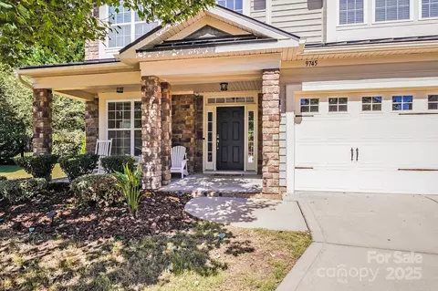 9745 Ridgeforest Dr, Charlotte, NC 28277