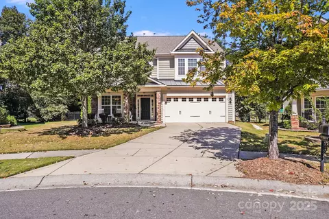 9745 Ridgeforest Dr, Charlotte, NC 28277