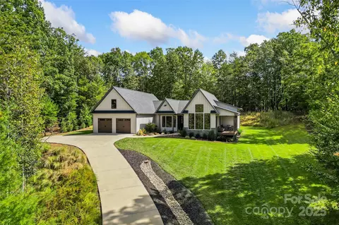 204 Old Mill Dr, Morganton, NC 28655 photo 2