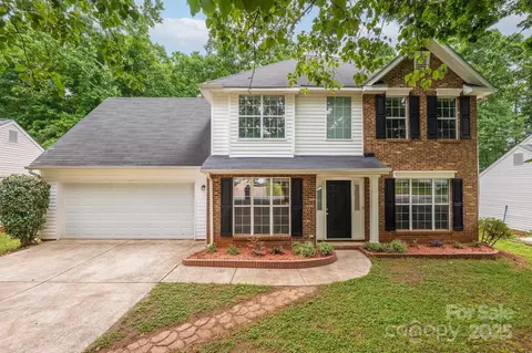 8120 Vermilion Dr, Charlotte, NC 28215