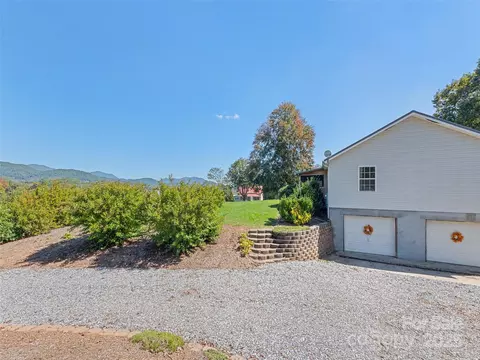 2884 Thickety Rd, Clyde, NC 28721