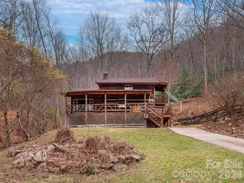775 Chambers Cove Rd, Canton, NC 28716