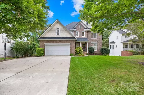 17112 Cambridge Grove Dr, Huntersville, NC 28078