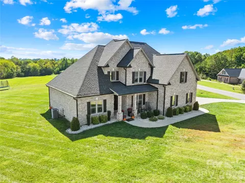 895 Oak Ridge Farms Cir, Newton, NC 28658