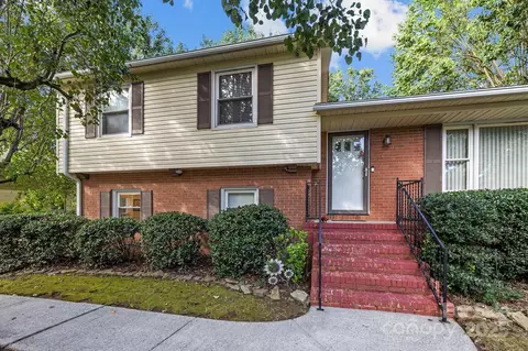 7300 Starvalley Dr, Charlotte, NC 28210