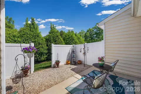 108 Park View Dr, Belmont, NC 28012