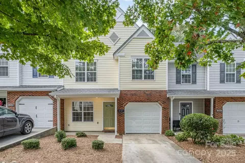 8725 Robinson Forest Dr, Charlotte, NC 28277