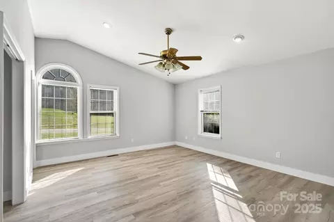 86 Springdale Dr, Marion, NC 28752 photo 16
