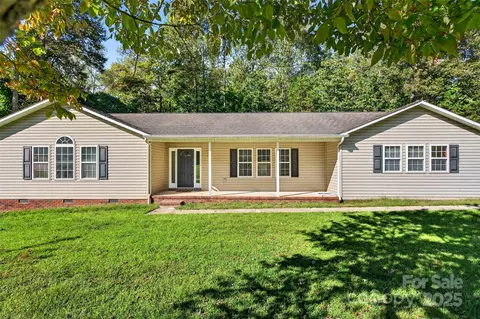 86 Springdale Dr, Marion, NC 28752 photo 2