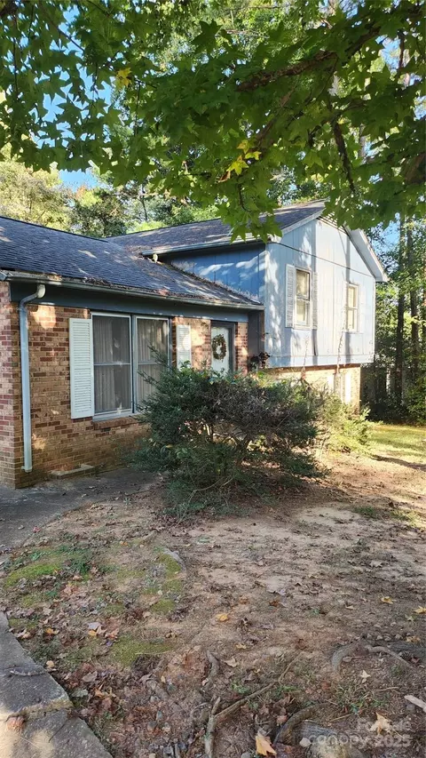 1511 Rolling Meadow Ln, Gastonia, NC 28054