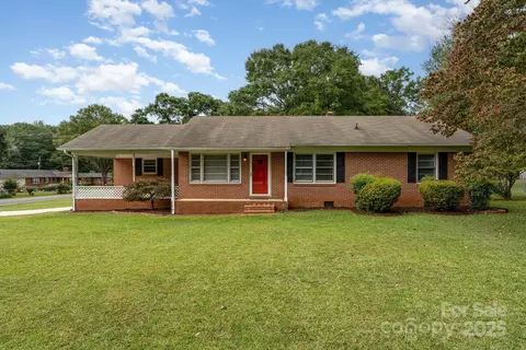 422 Plantation Rd, Lancaster, SC 29720