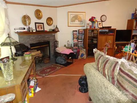 Living - 89 Blue Mountain Rd, Fairview, NC 28730 photo 5 of 7