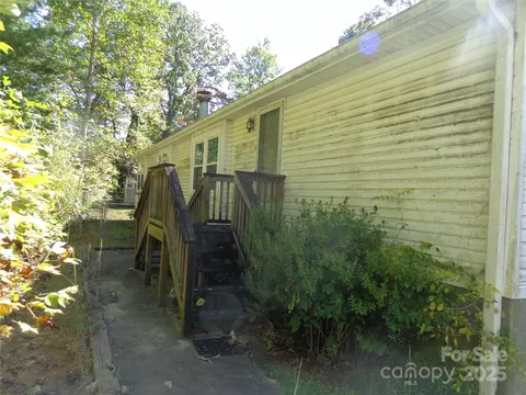 Exterior - 89 Blue Mountain Rd, Fairview, NC 28730 photo 2 of 6