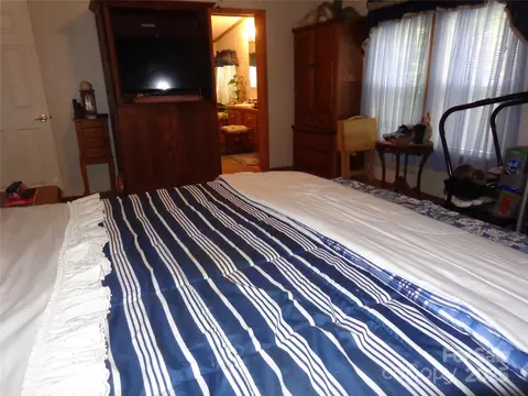 Bedroom - 89 Blue Mountain Rd, Fairview, NC 28730 photo 5 of 6