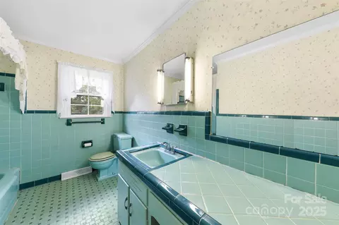 Bath - 458 Roy Eaker Rd, Cherryville, NC 28021 photo 1 of 3