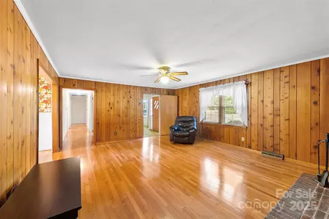 Living - 458 Roy Eaker Rd, Cherryville, NC 28021 photo 5 of 6