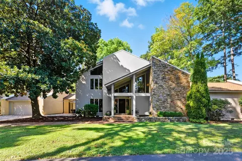 17 Sunrise Point Ct, Clover, SC 29710