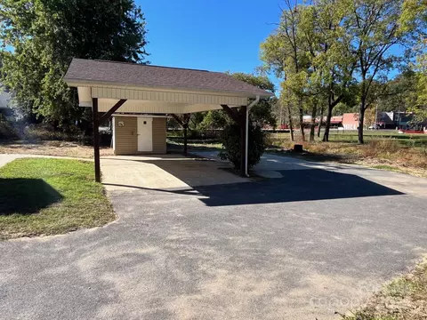 Exterior - 29 E Mitchell St, Old Fort, NC 28762 photo 5 of 6