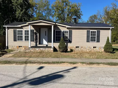 29 E Mitchell St, Old Fort, NC 28762