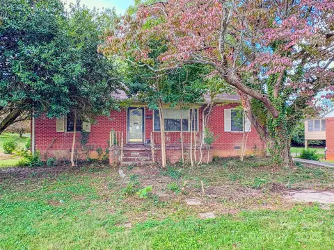 537 N Center St, Statesville, NC 28677
