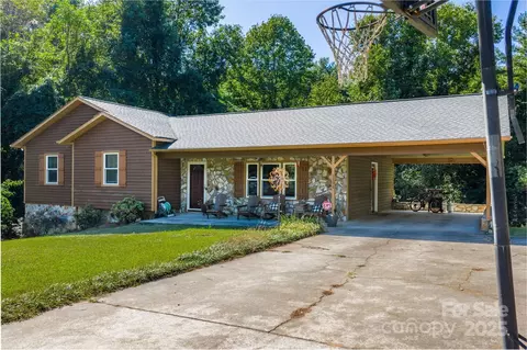 3399 Harvard Pl, Hudson, NC 28638