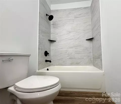Bath - 427 E Orr St, Anderson, SC 29621 photo 2 of 5