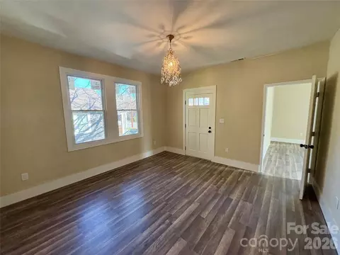 Living - 427 E Orr St, Anderson, SC 29621 photo 2 of 5