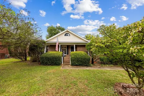 10520 Misty Ridge Ln, Charlotte, NC 28277