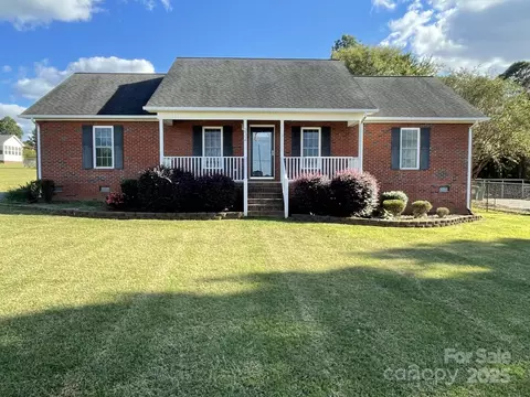 232 E Gold St, New London, NC 28127