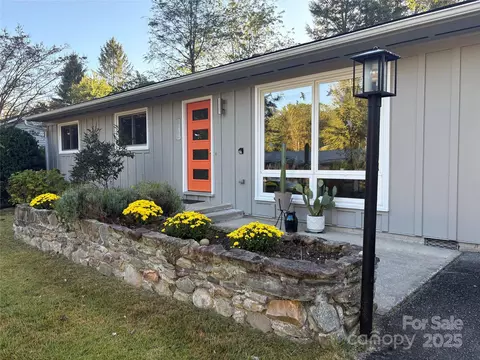 1235 Pinebrook Cir, Hendersonville, NC 28739