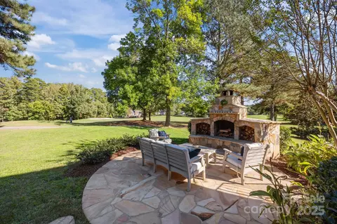 Exterior - 18714 River Ford Dr, Davidson, NC 28036 photo 7 of 8