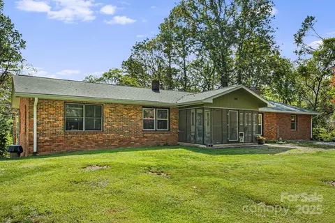 244 Mcmahon Ln, Bakersville, NC 28705