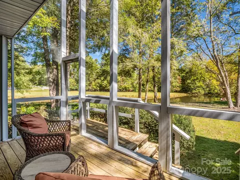 51 Lakeside Villas Dr, Brevard, NC 28712