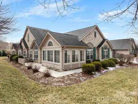 92 Mountain Meadow Cir, Weaverville, NC 28787