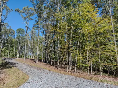 000 Nature Walk 9 Ln #9, Hendersonville, NC 28739