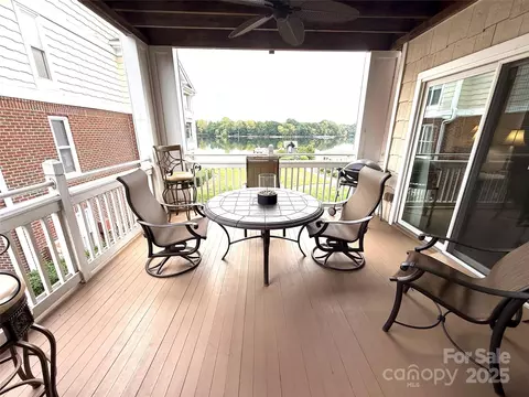 Exterior - 930 Jetton 20 St #20, Davidson, NC 28036 photo 2 of 7
