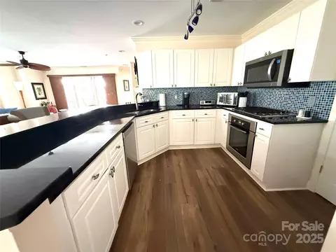 Kitchen - 930 Jetton 20 St #20, Davidson, NC 28036 photo 6 of 6