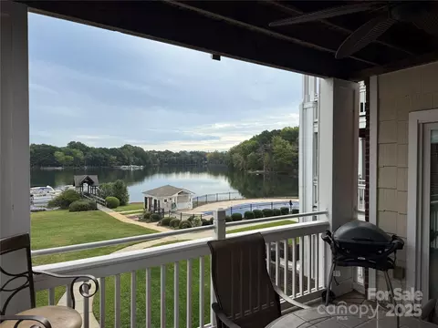 Exterior - 930 Jetton 20 St #20, Davidson, NC 28036 photo 3 of 7