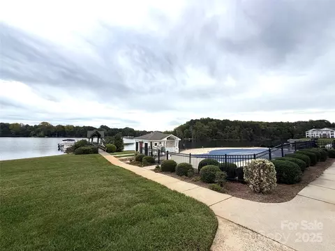 View/Area - 930 Jetton 20 St #20, Davidson, NC 28036 photo 2 of 5
