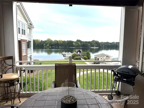 930 Jetton 20 St #20, Davidson, NC 28036