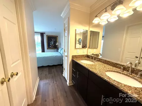 Bath - 930 Jetton 20 St #20, Davidson, NC 28036 photo 3 of 6