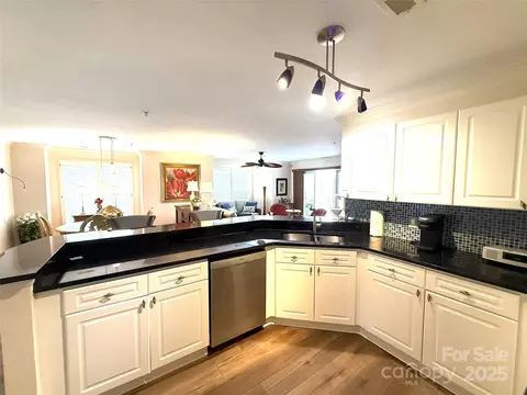 Kitchen - 930 Jetton 20 St #20, Davidson, NC 28036 photo 1 of 6
