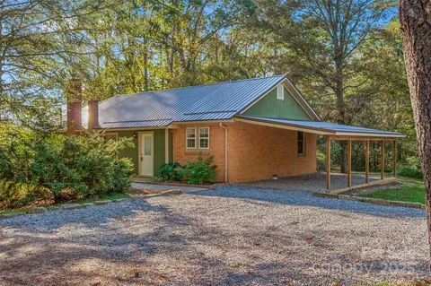 14 Luckenbach Dr, Fairview, NC 28730