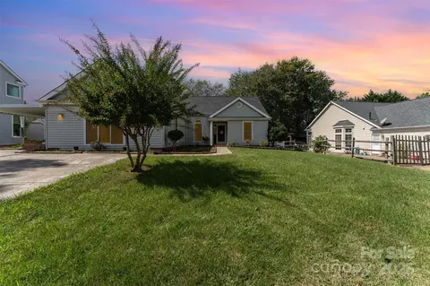 2716 Stowmarket Pl, Charlotte, NC 28216